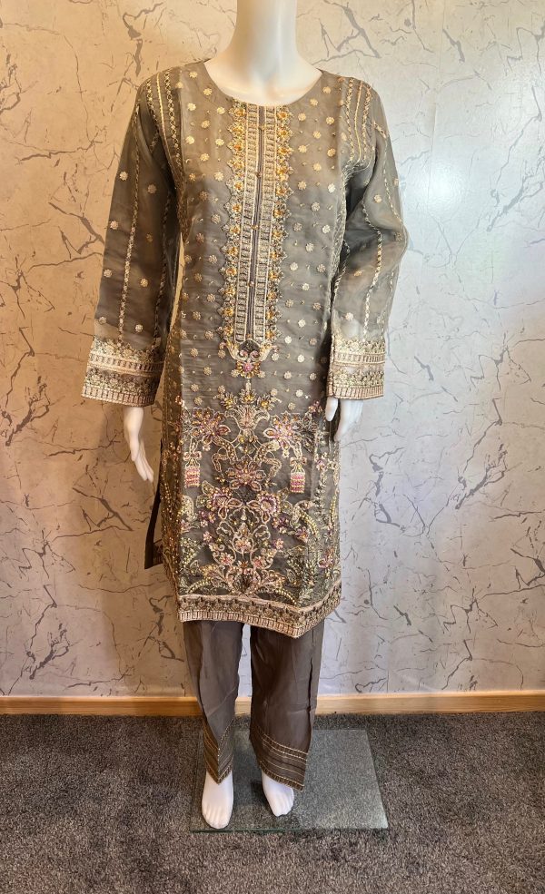 Areej Organza Heavy Embroidered Fancy Suit – Bild 2