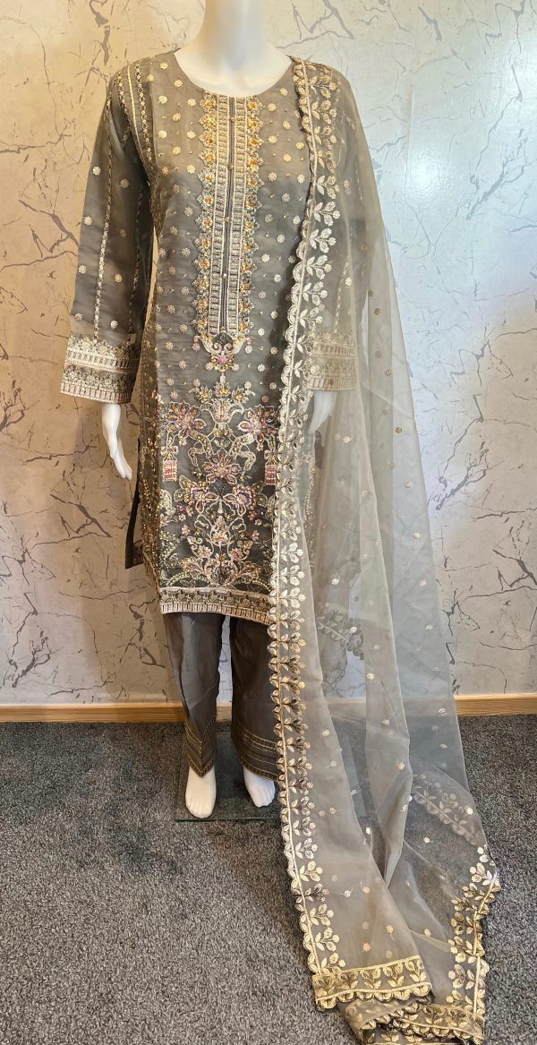 Areej Organza Heavy Embroidered Fancy Suit – Bild 4