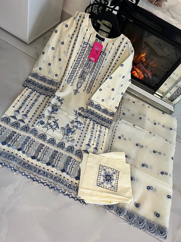 Areej Embroidered 3Pcs Suit