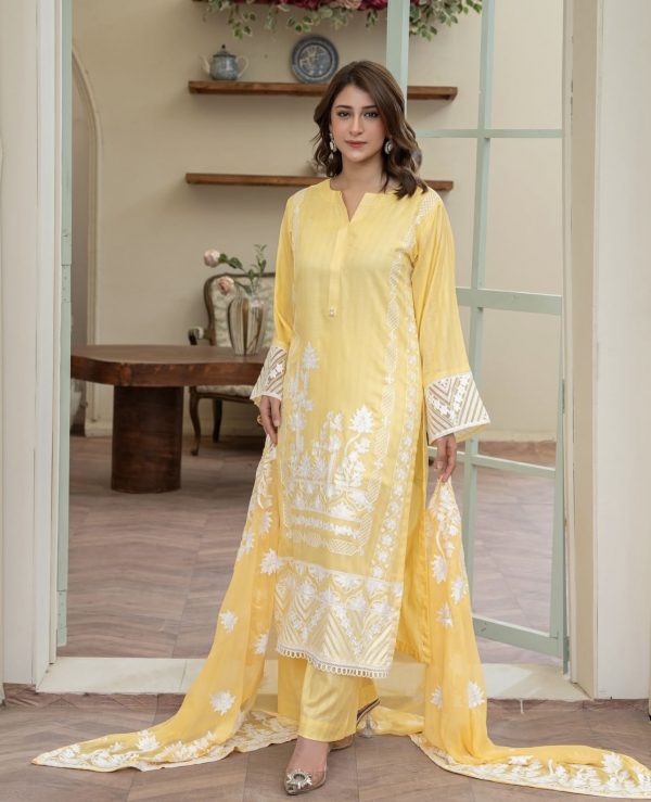 RaniyaH Embroidered 3Pcs Lawn Suit