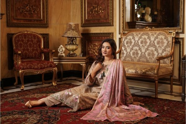 Munira 3Pcs Embroidered Dhanak Suit – Bild 2