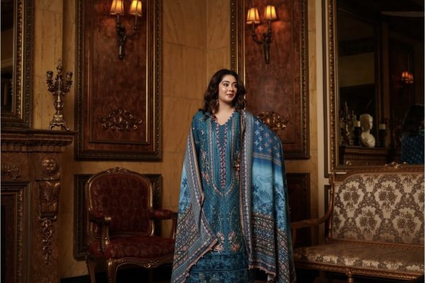 Munira 3Pcs Embroidered Dhanak Suit – Bild 3
